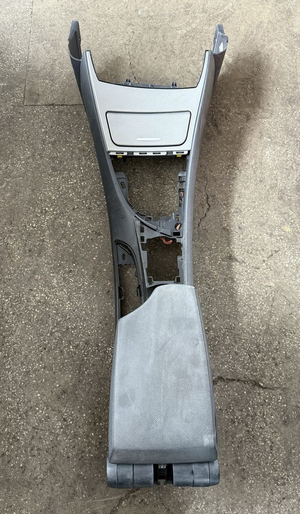 Подлакътник BMW E87