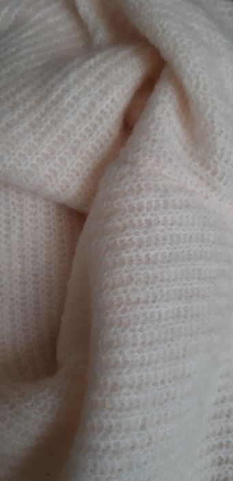 Pantaloni casmir 100%,noi,albi ,pufosi ,model superb!
