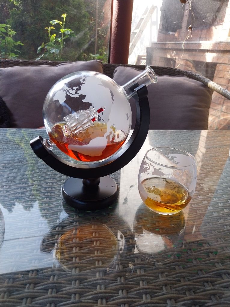 Vând set decantor whisky,coniac,etc