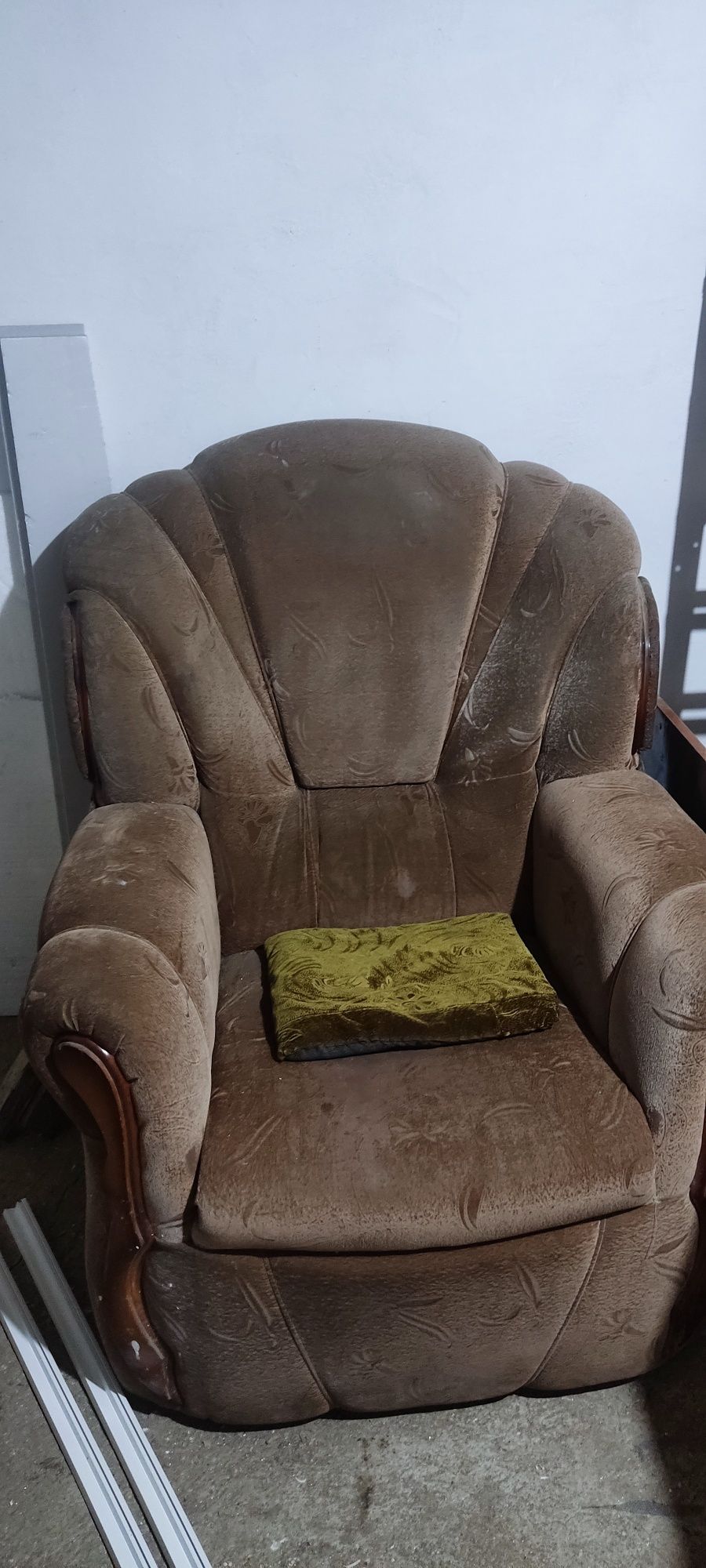 Большой диванный стульчик (бесплатно)