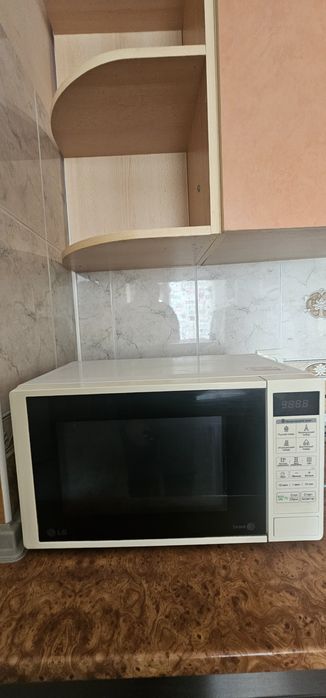 Продам б/у микроволновку