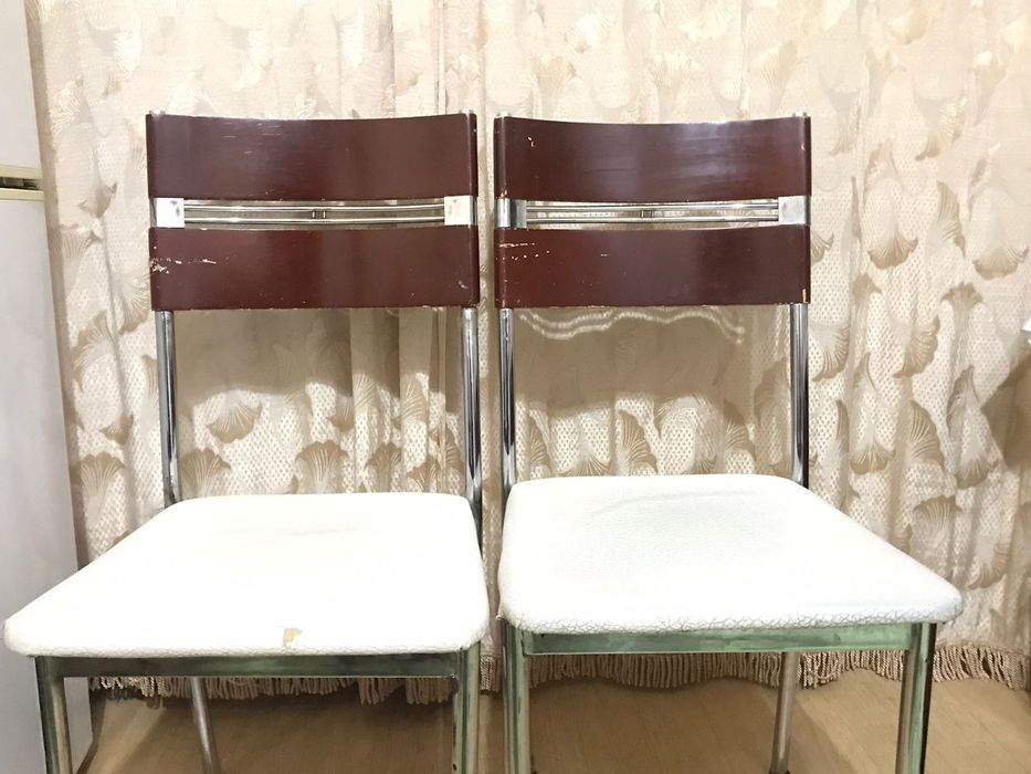 Стол и стулья возможен торг