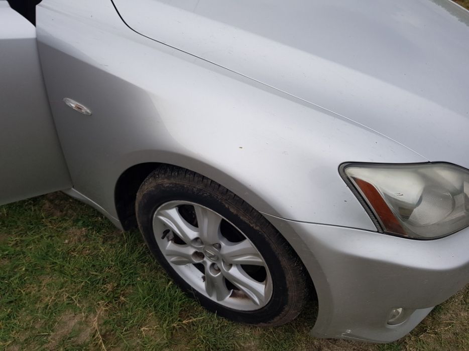 Aripa stanga dreapta lexus is 220 2008