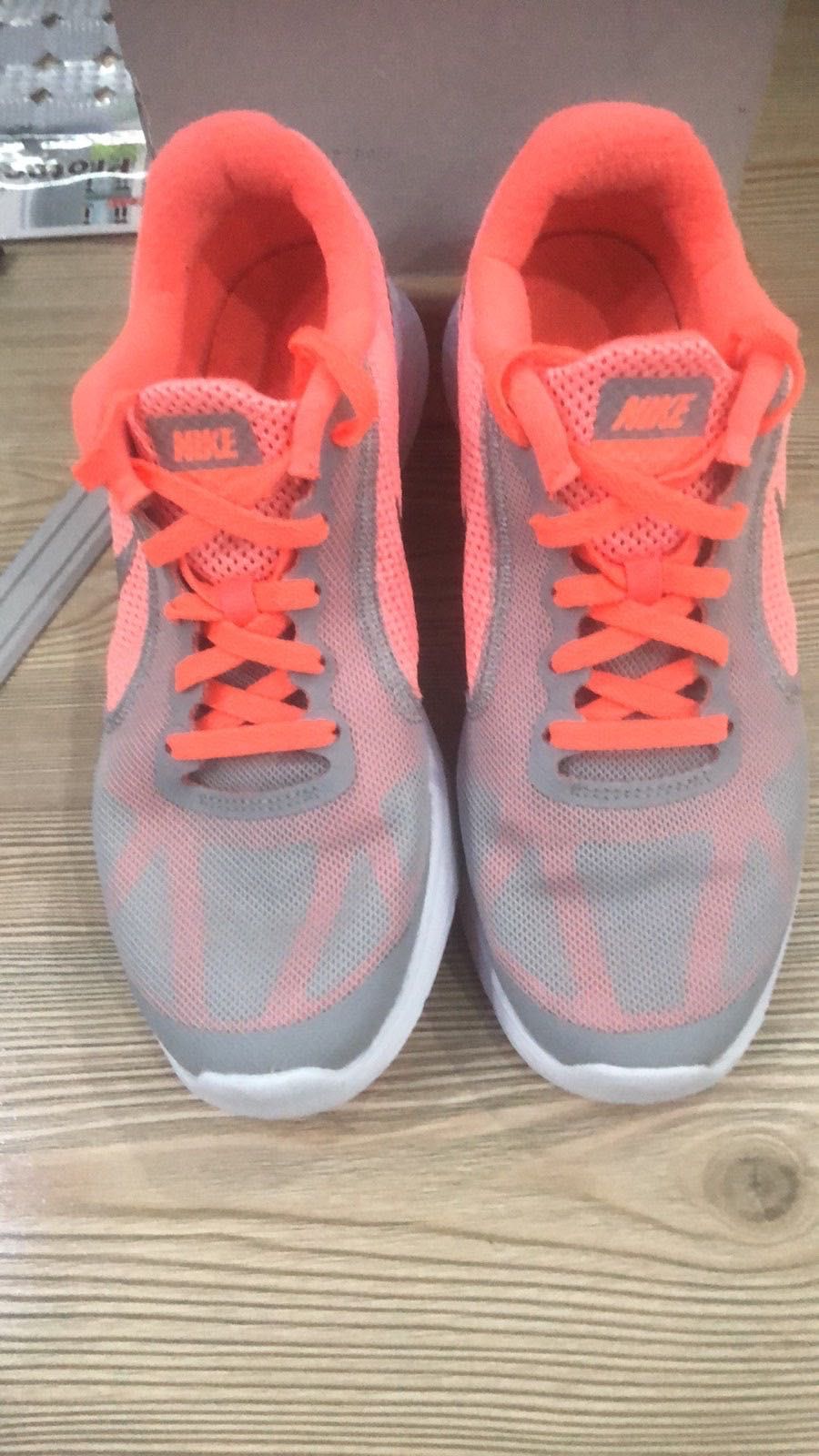 Дамски маратонки Nike