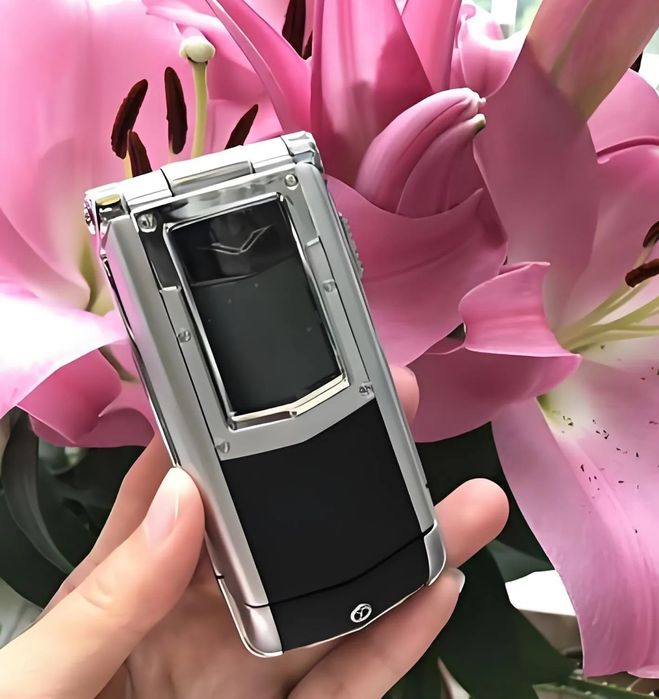 Новый Vertu Ayxta V77 красивый дизайин