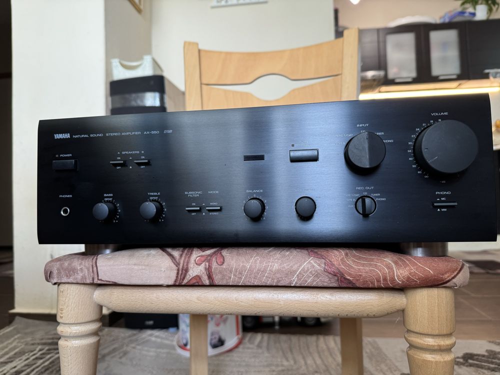 Качествен стерео усилвател Yamaha AX-550