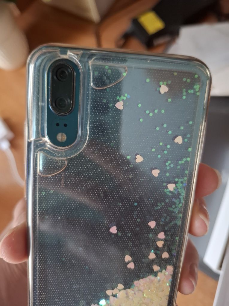 Huawei P20 в хорошем состоянии