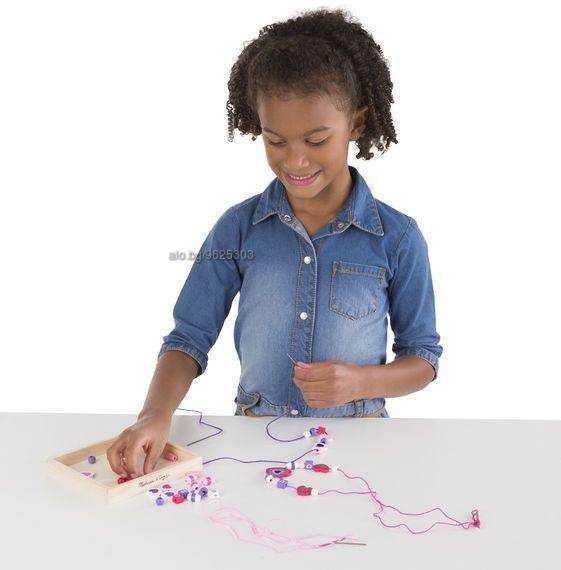 продавам Melissa & Doug - Дървен комплект мъниста - Блестящи сърца