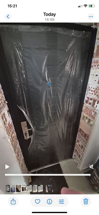 Входна врата, нова.