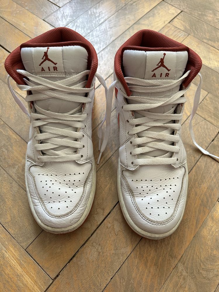 Nike Jordan 1 Mid - Бяло/червено