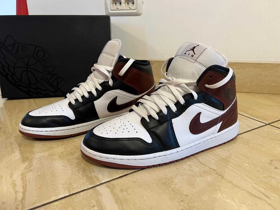Jordan 1 Mid SE Dark Pony