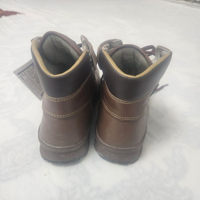 Мужской обувь для работы.