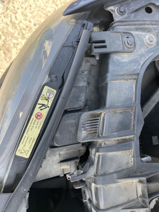 Far faruri bixenon adaptiv e81 e82 e87 e88 facelift stanga dreapta