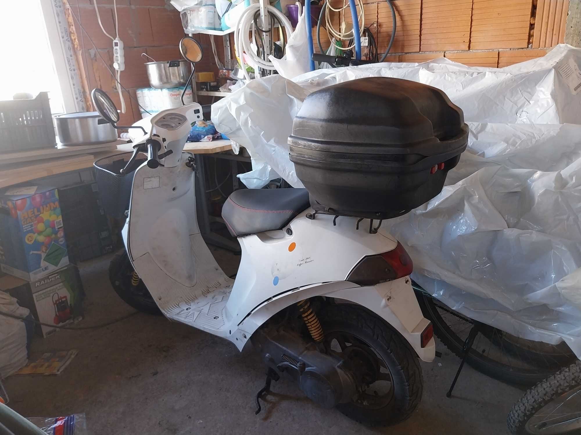 Скутер Suzuki Hi 50