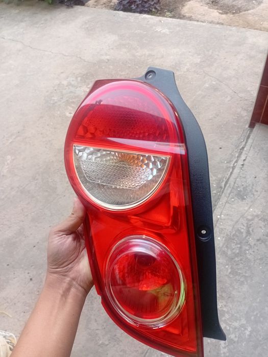 Продам спарк фару левая водителская родная ест маленкий скол