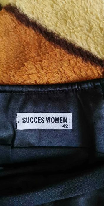 Fusta noua din stofa si catifea marimea 42