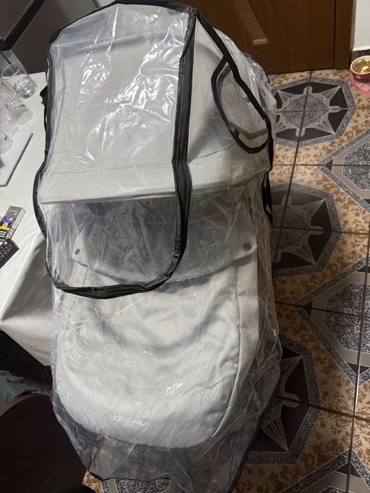 Cybex Eos Basic Lux (fără cadru) - 600 lei