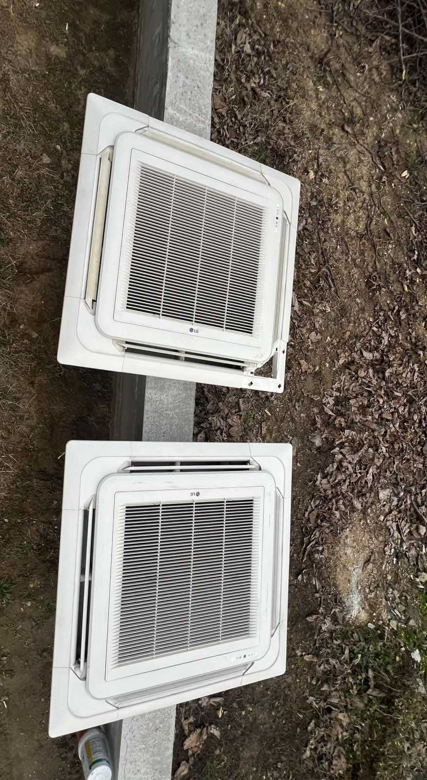 Продавам 2 касетъчни климатици LG 30000 BTU монофазни инверторни