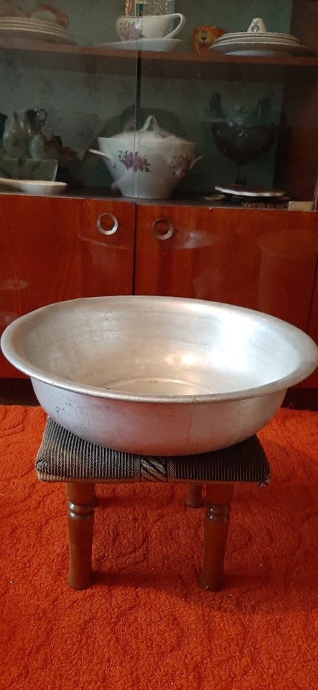 Продам большую алюминиевую советскую чашку.
