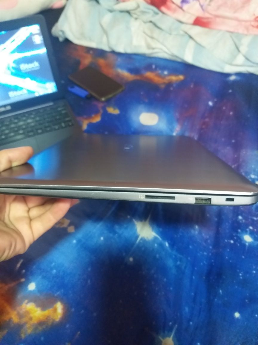 Laptop slim Asus e403s