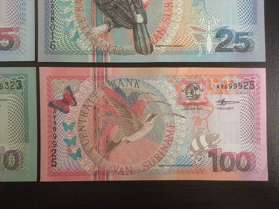Комплект Банкноти Суринамски Гулден (2000 г.) - номинал 5, 10, 25, 100