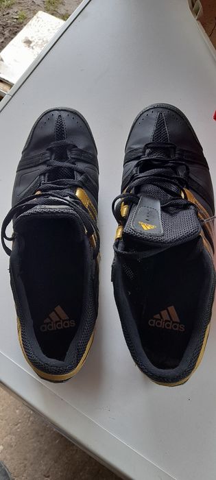 Van adidasi cu varfuri pentru drumetie