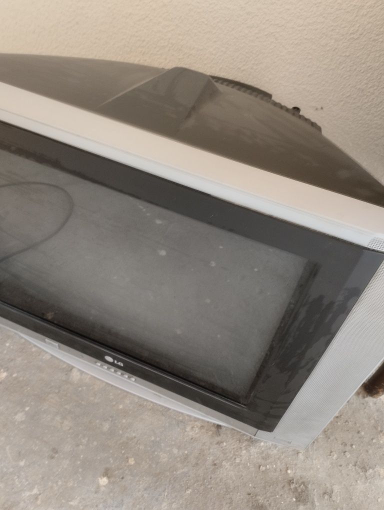 Televizir LG rangli xolati yaxshi tuner qoysa xamma kanal körsatadi