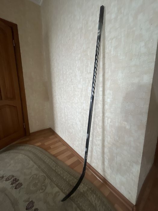 Продам хоккейную клюшку