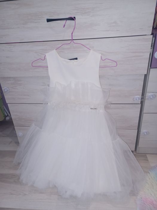 Детски рокли обличани веднъж.