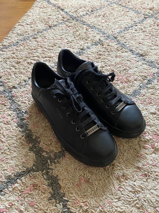 vand adidasi GUESS originali