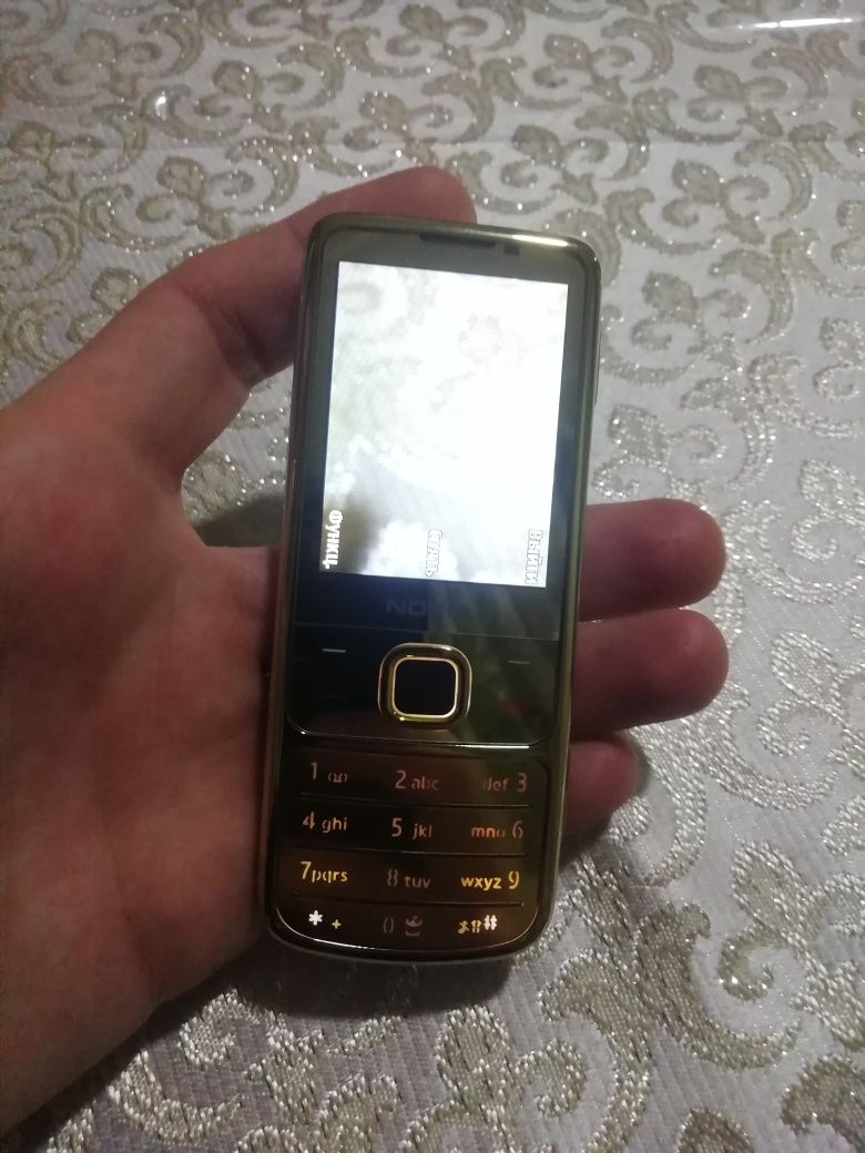 Nokia 6700 gold sotladi uz imeya otgan