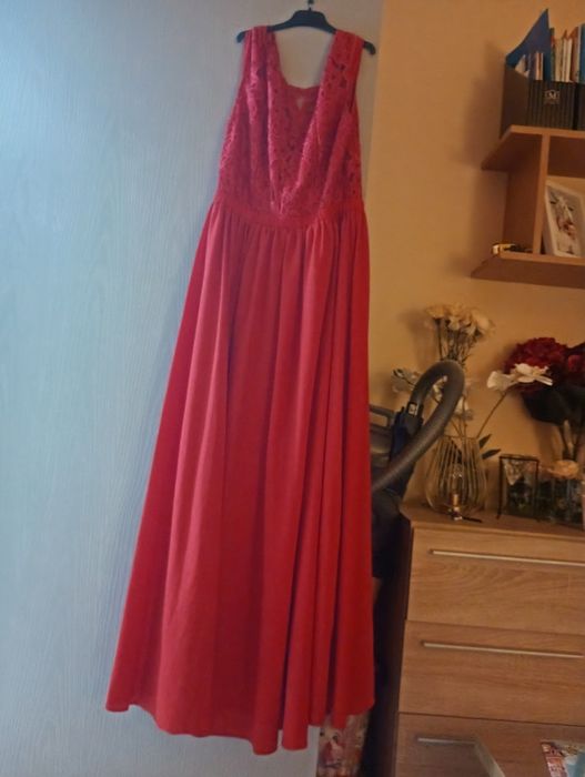 Vând rochie elegantâ