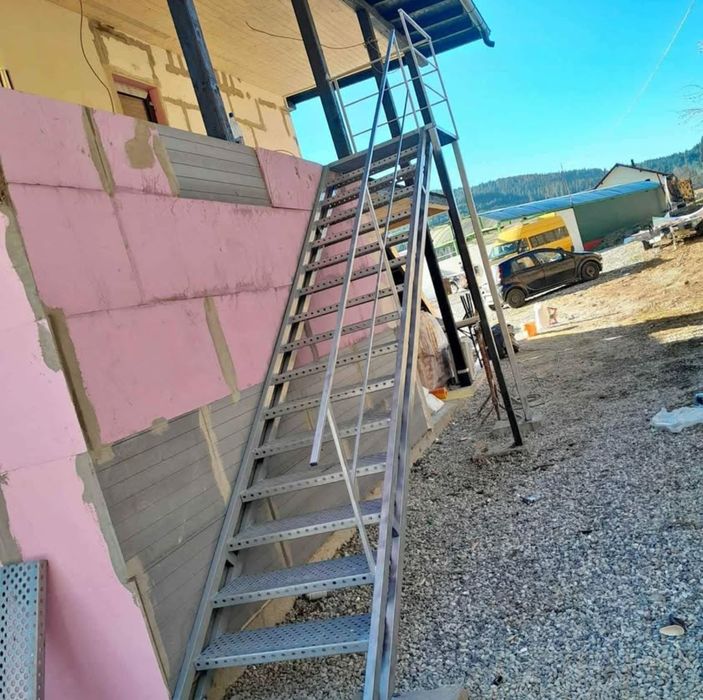 Confectionam scarii metalice zincate exterioare și pentru incendii , p