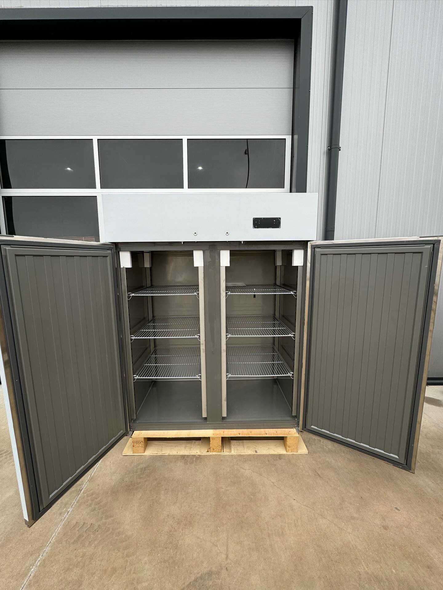 Професионален  среднотемпературен двоен хладилен шкаф
