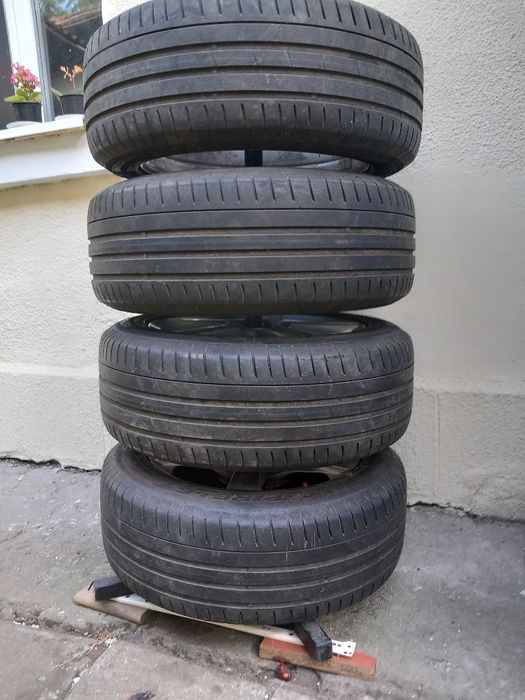 За AUDI A4 ГУМИ 205/55 R16 използвани със стойка и калъф.