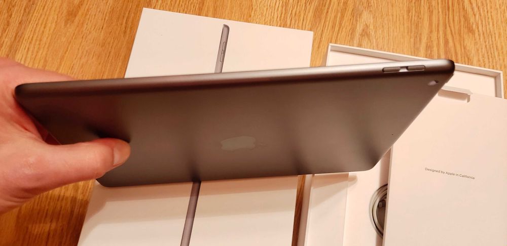 iPad 9 64GB Space Gray, WiFi, model A2602 + husa silicon + casti Apple