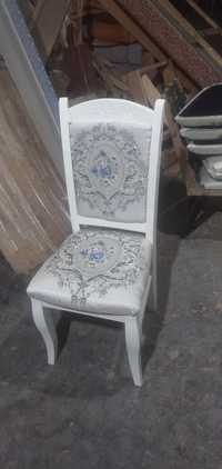 Реставрация мягких стульев с изменениями дизайна.