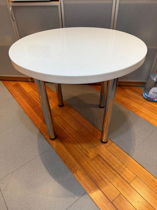 Стол кухонный из искусственного камня