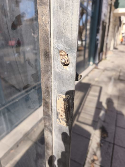 Метална аптекарска витрина от царско време