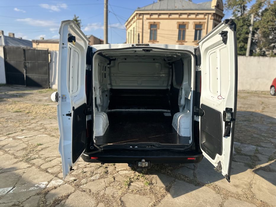 Vand Opel Vivaro 2017,ac functional,camera marsarier,pilot,senzori