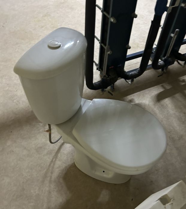 Продам унитаз комплект хорошим состояние