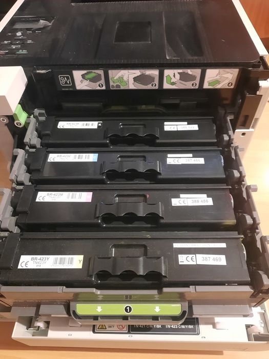 Imprimanta laser color Brother HL-L 8260 CDW și 5 tonere