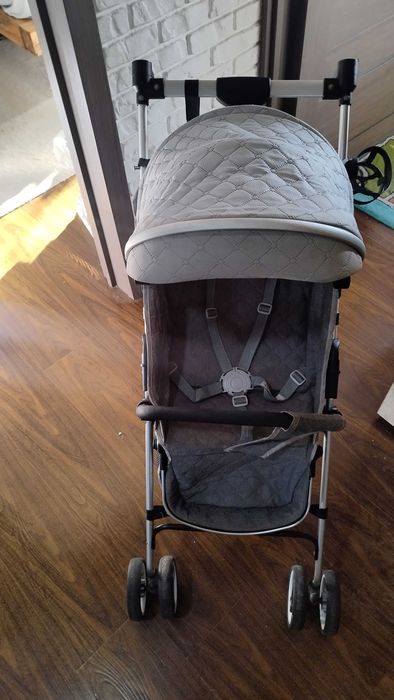 Детская складная коляска