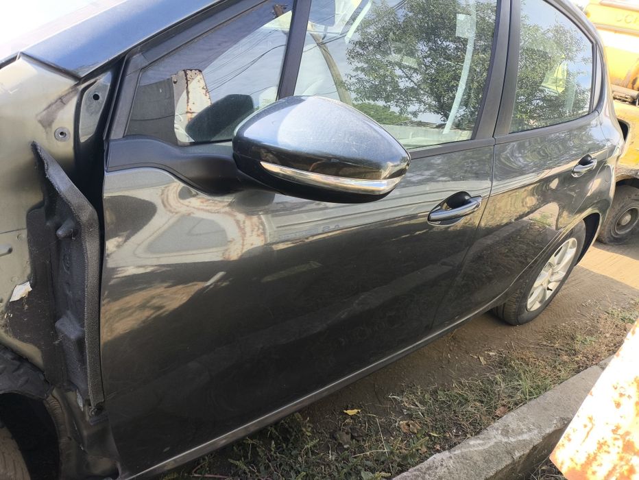 Врата/врати за Пежо/Peugeot 208