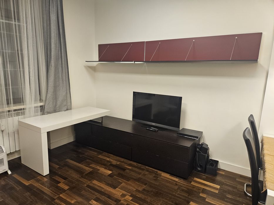 ТВ шкаф, бюро и телевизор