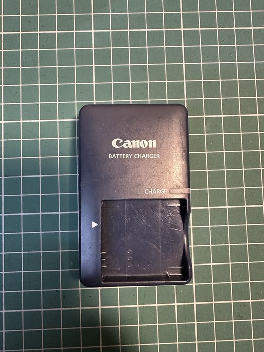 Зарядка для фотоаппарата canon.