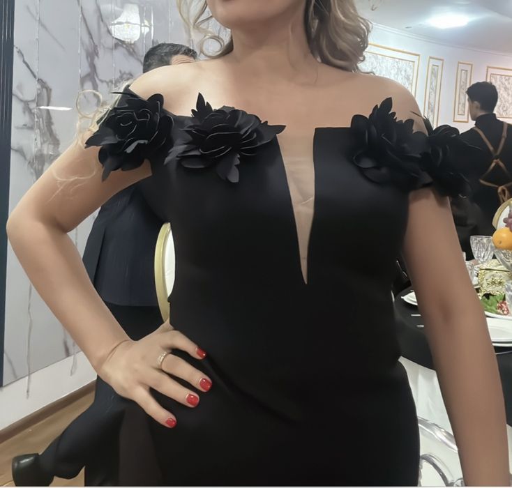 Красивое коктейльное, вечернее платье