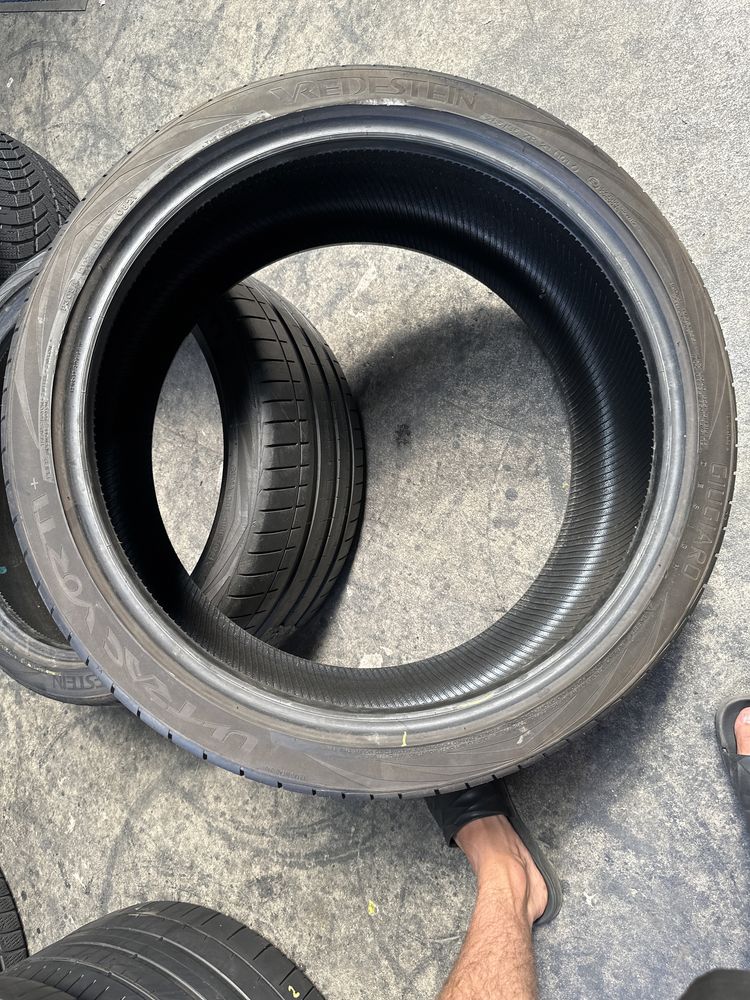265/35/21 Vredestein