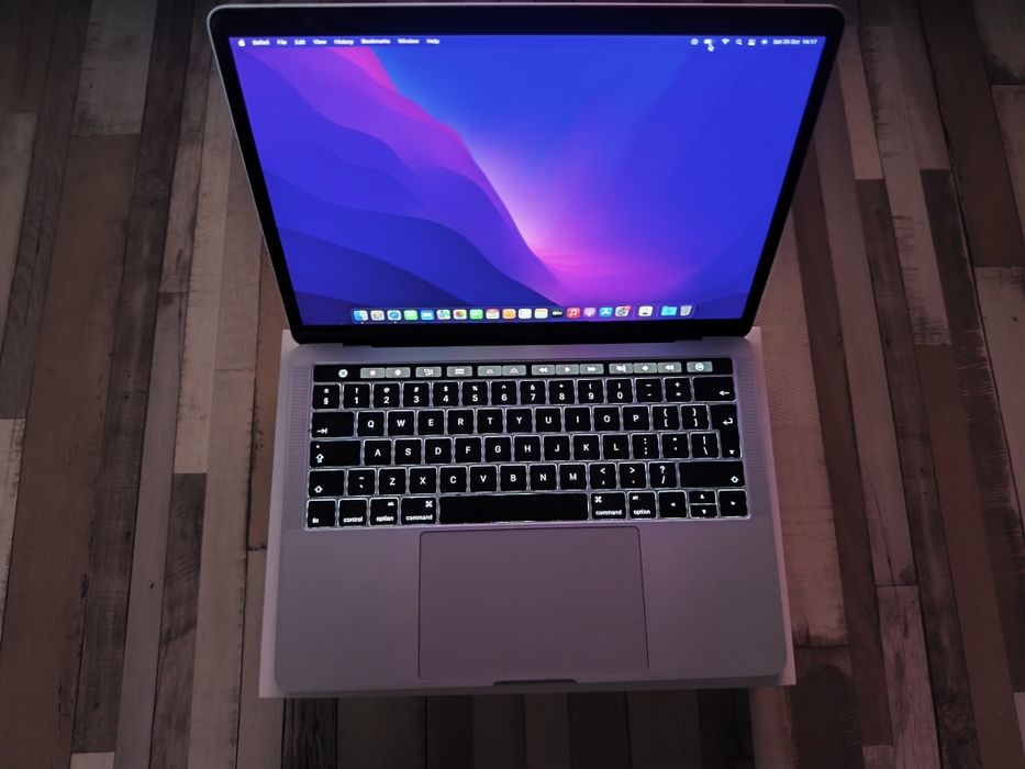Apple MacBook Pro Retina Touchbar