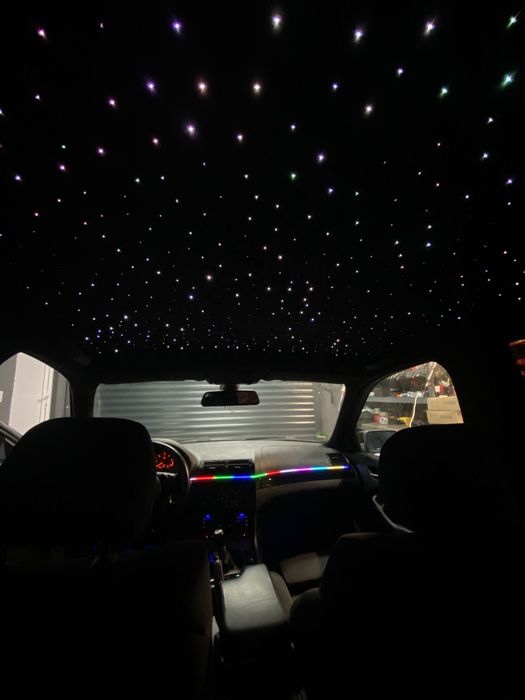 Montez plafon înstelat și lumini ambientale